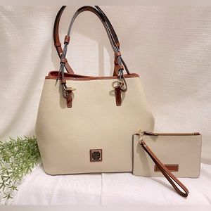 •Dooney & Bourke Briana Tote w/ Pouch•